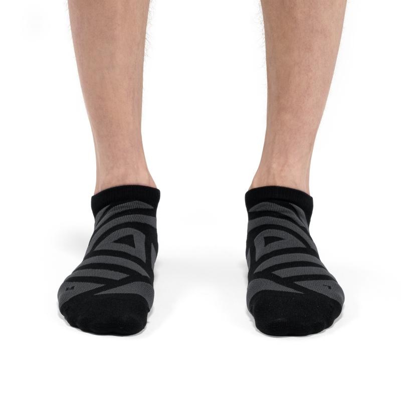 On Running Performance Low Men's Sock Black | Shadow | UZPAO-1762